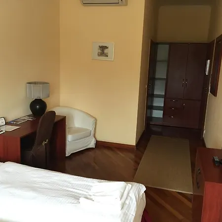 Bed & Breakfast Parnas Old Town