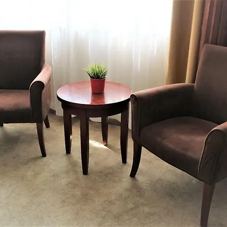 Parnas Old Town Bed & Breakfast 4*