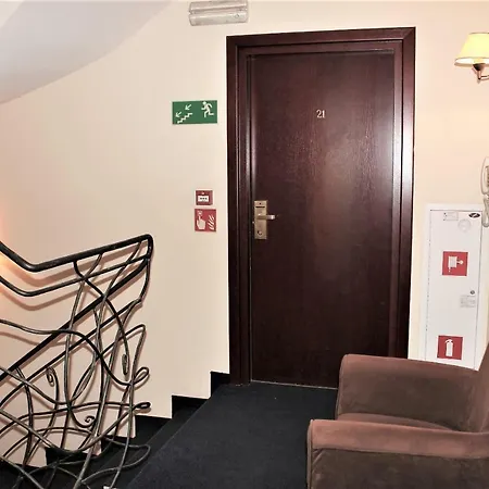 Parnas Old Town Bed & Breakfast 4*